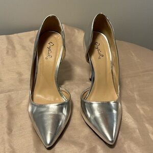 Women’s silver Pointy Heels